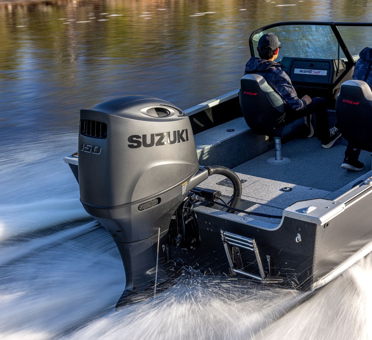 Suzuki_DF150A_STEALTH_motor_on_a_boat