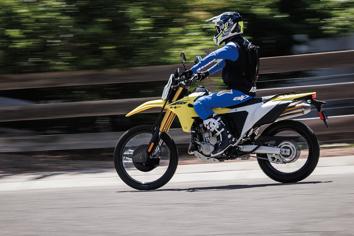 DR-Z400SRJM5_Action_Web