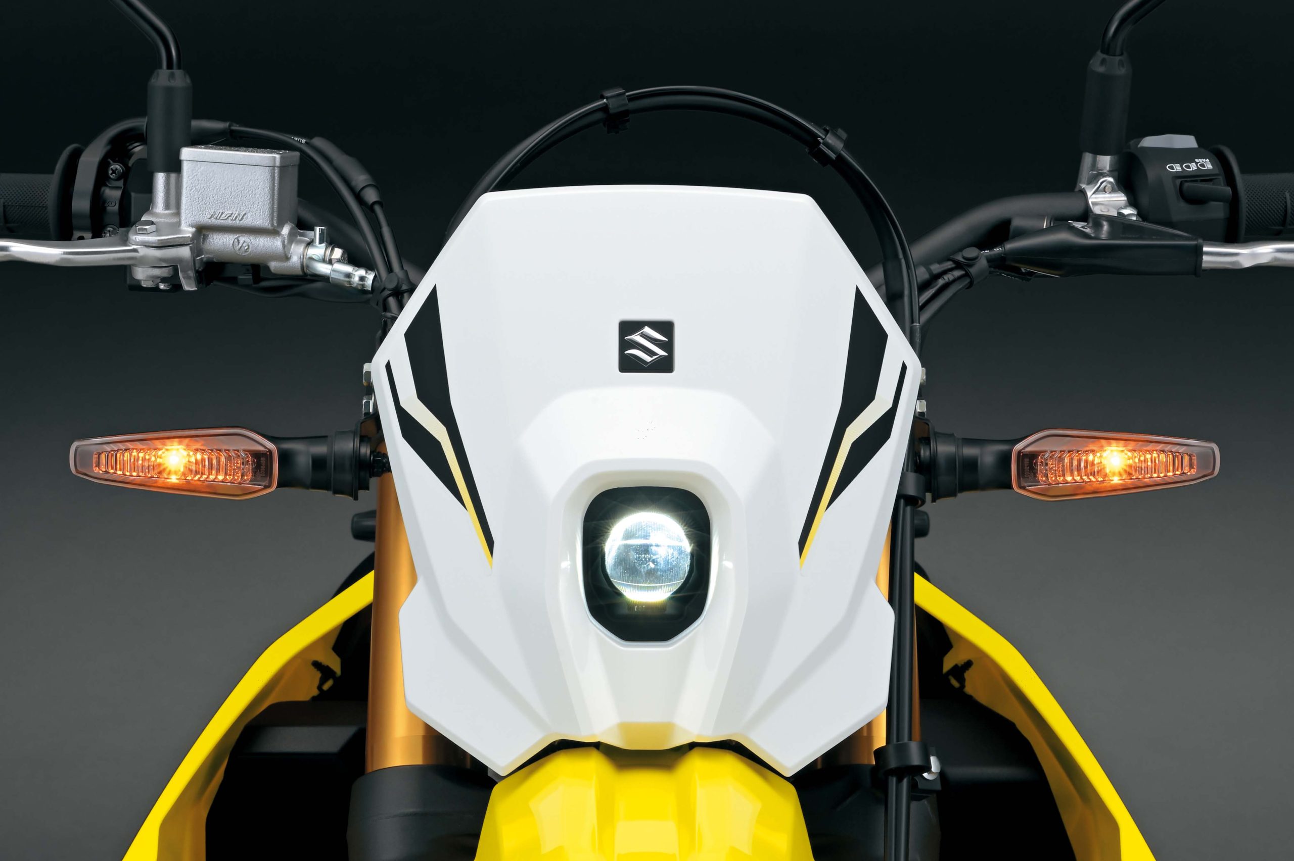 Suzuki_DR_Z400SRJM5_Front_turn_signal_ON