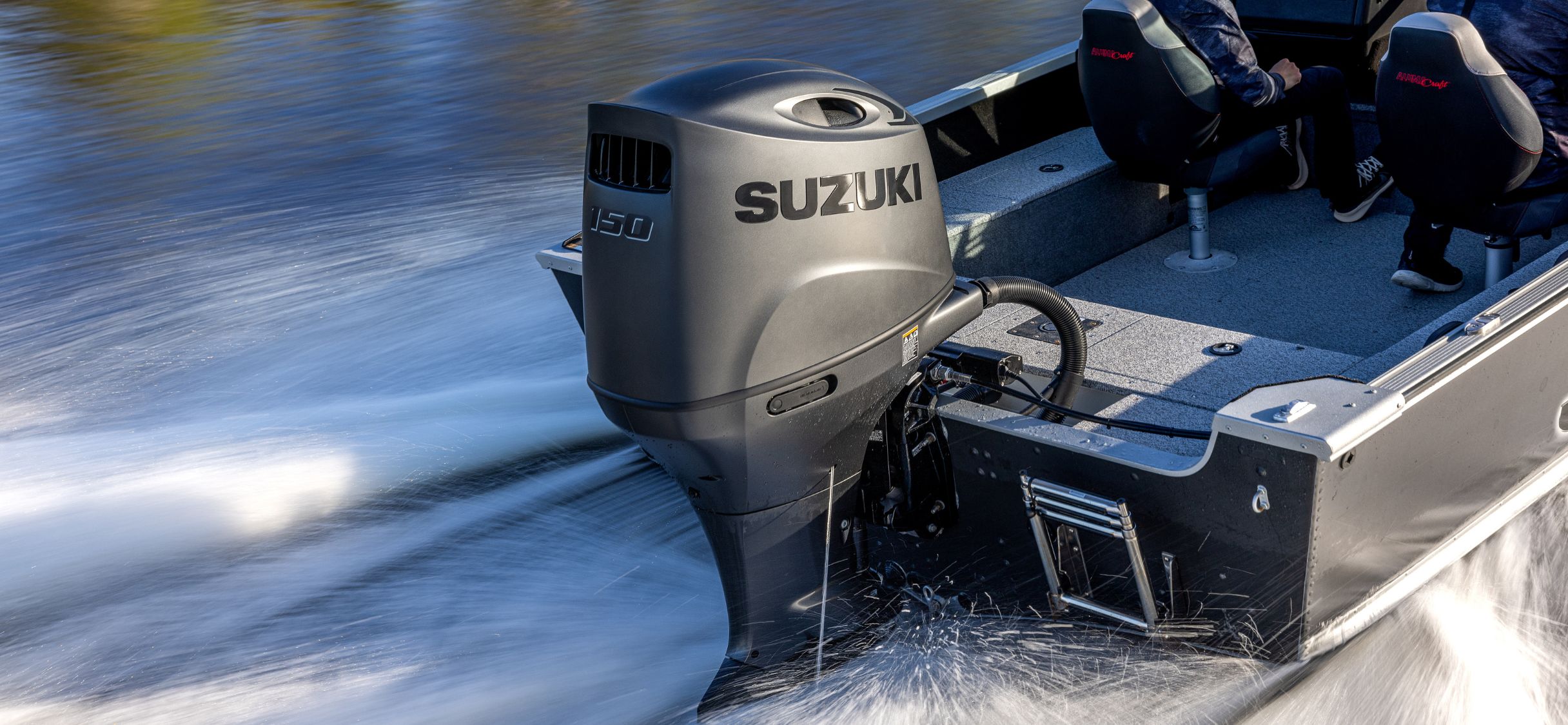 Suzuki_DF150A_STEALTH_motor_on_a_boat